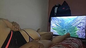 Venezuelan Milf Spreading Huge Ass