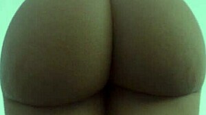 i saw this hot negra showing her big bunda on cam, so sexy!