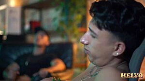 Suruba com gêmeos e mano colocam 3 piroca no mano.