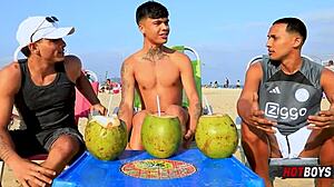 Fodendo o safado com meu melhor amigo!