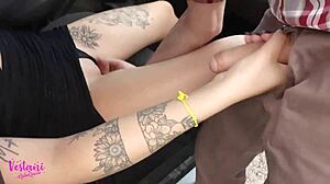 Mamada A Un Invitado Después De La Fiesta Frente A Mi Marido