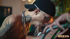 Suruba com gêmeos e mano colocam 3 piroca no mano.