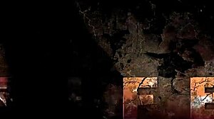 Hermanastra cabalgando con su gran culo solos en casa