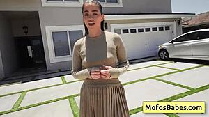 Wow, Angelina Moon pays gardener with wet blowjob and pussy! 😍