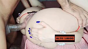 Casada branquinha se del�cia fazendo sexo anal.