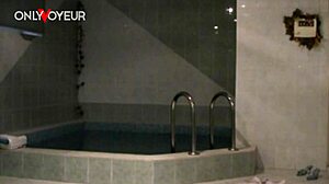 Voyeur slutwife meeting bull