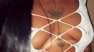 Bela �ndia Carioca's wild party after the swing