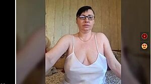 I can't stop watching Tia Lucia dance with those huge nipples!