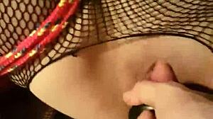 huge fuck plug gets some serious action! 🍆