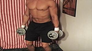 18 Yr Old Reese Rideout Strips and Works Out Hard