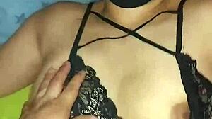 Mi hermosa amiga otaku me deja follarla después de la convención, parte 2, con sensual close-up.