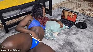 Flaguei A Gostosa Se Masturbando, Safada Me Chama Para Transa