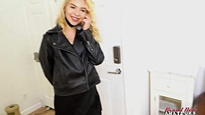 Blonde Sophia Sweet masturbating with dildo?