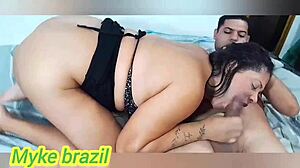 madrasta leva intimado pra cama e dá o cuzinho gostoso