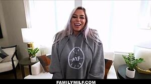 Wow, big tits blonde stepmom Bambi Blitz lets stepson Austin Pierce pound her! 😲