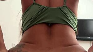 Wanna see hot anal with a slim-waisted beauty?