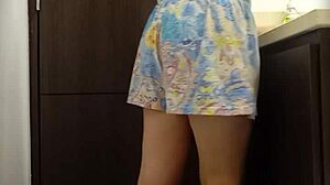 Hidden cam catches Venezuelan nurse Milet peeing! Wow! 😲  