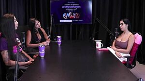 fica no controle quando n�o grava com atores todo m�s tinha uma safadeza com o gringo e ia sozinha na casa de swing - renatinha melo watch on sheer red 😏