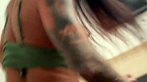 Wanna see hot anal with a slim-waisted beauty?