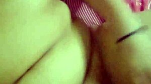 Exibindo e tocando minha buceta bem gostoso cheia de tesão doida pra sentar na pica