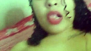 Exibindo e tocando minha buceta bem gostoso cheia de tesão doida pra sentar na pica