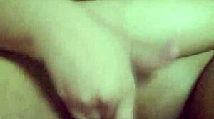 Exibindo e tocando minha buceta bem gostoso cheia de tesão doida pra sentar na pica