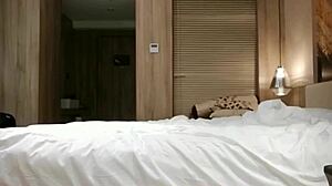 香港亚洲女孩展示魅力