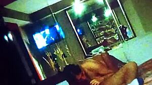 la ex esposa de un primo me da una mamada de verga y se come mis huevos en el motel