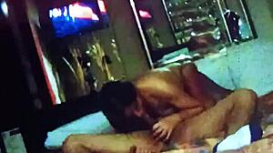 la ex esposa de un primo me da una mamada de verga y se come mis huevos en el motel