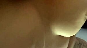 Putinha safada com peitos enormes