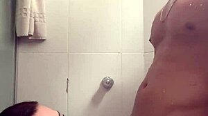 me fodeu gostoso no banho e gozou na minha boca tomei tudinho