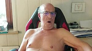 norbertww cums on cam at chaturbate