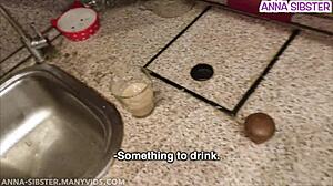 MJ ROZZLOBENY SPOLUBYDLICI SE PO MEM PTAKOVI ZMENIL V KUCHYNI