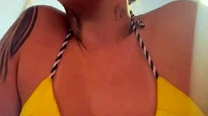 Amateur gets soaking wet pussy training in thong bikini at beachfront gym.