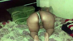 novinha delícia me dando gostoso com a calcinha de ladinho