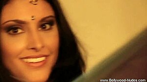 Indian girlfriend teases with nude dance moves! 💃