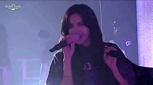 出生粉红眨眼演唱会亮点亚洲明星。