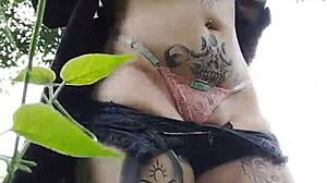 Novinha from Curitiba exposes herself outdoors for guys