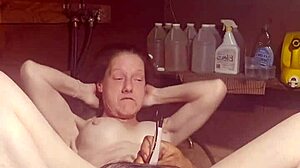 Amateur dives into swollen pussy on washing machine before getting fucked.