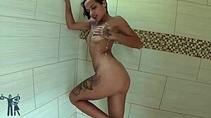 how does this vibrator make you squirt so much?