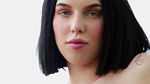 Big tits milf model exposing sexy body and showed big ass during posing 😍