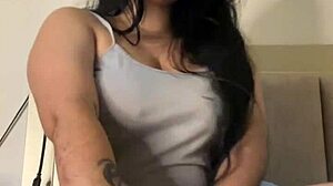 She explores her curvy body in stunning 4K foot fetish play.