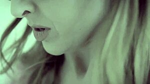 变态洗澡少女自慰被手指狂扣