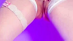 la dueña del bar imita a la mucama y hace un video masturbandose para mostrar a sus clientes 1 full on xred sheer