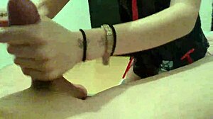 Il Éjacule Dans Ma Bouche Et J'avale Tout