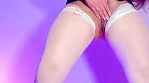 la dueña del bar imita a la mucama y hace un video masturbandose para mostrar a sus clientes 1 full on xred sheer