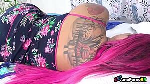 Fudeu com a enteada enquanto sua esposa estava no quarto lado