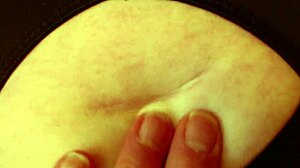 dawnskye shows her belly button, armpits, and kisses in this fetish video