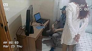 Novinha Sozinha Em Casa Recebe O Manutencista Tarado Câmera Escondida