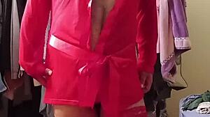 modelando mi nueva lenceria roja sexy